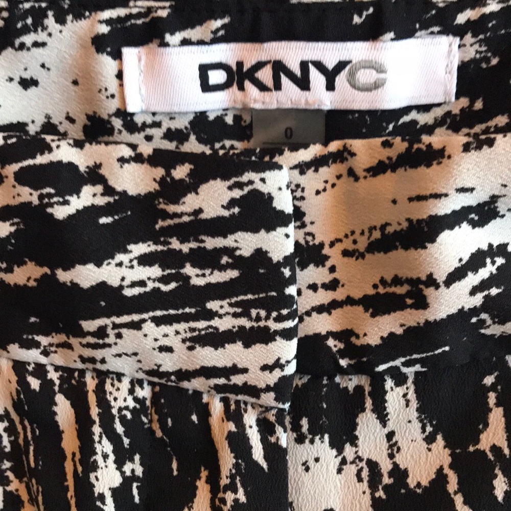 DKNY black and white patterned Capri pants